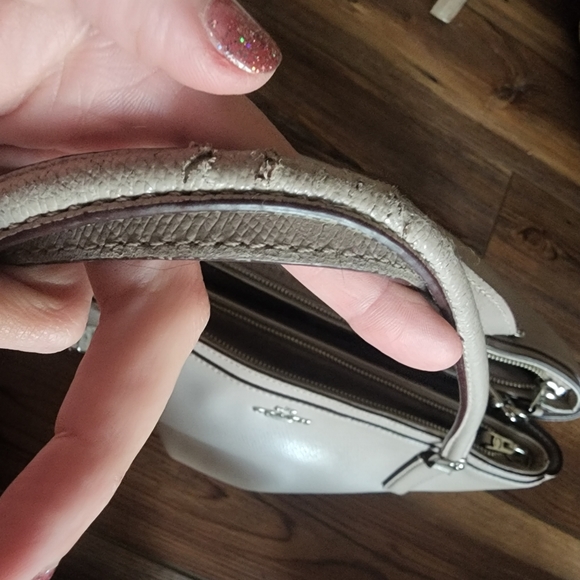 Light Tan Authentic Coach Shoulder Bag - Picture 4 of 4